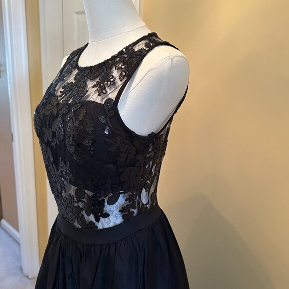 Black High-Low Prom/Evening Gown, Size 9 - Picture 4 of 8